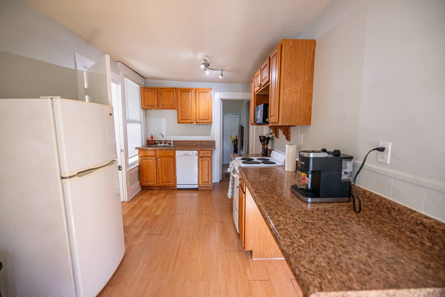 Kitchen, with free coffee included