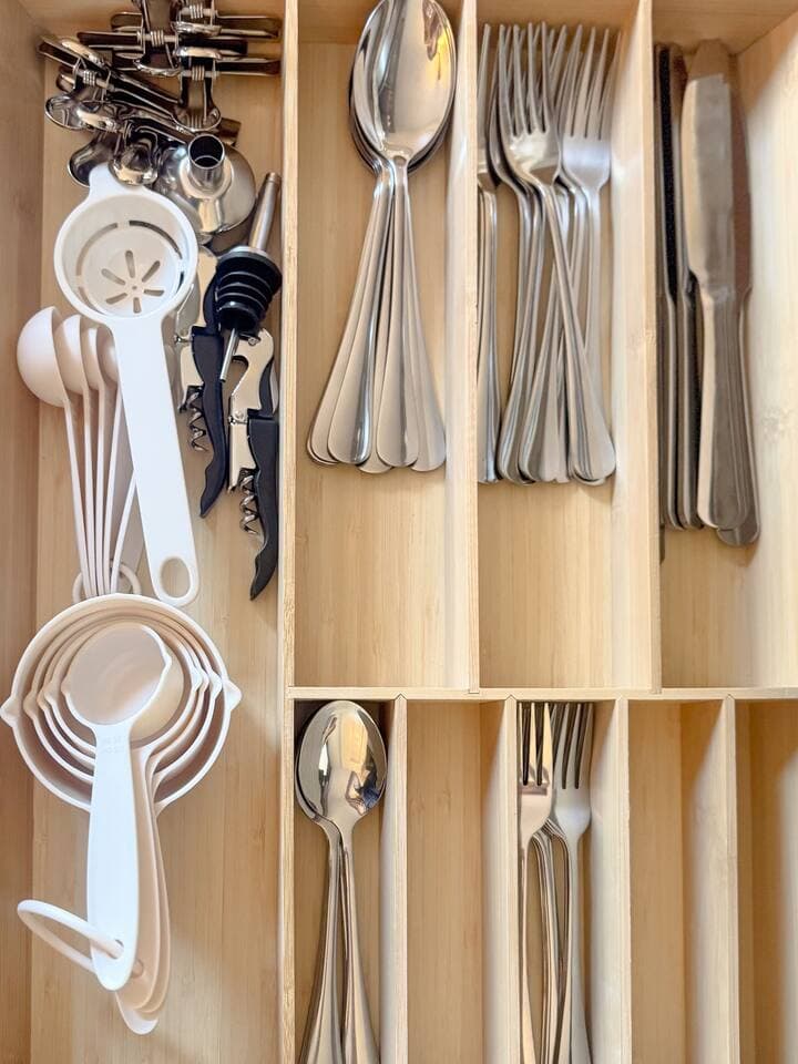 To make you feel right at home we have silverware, measuring cups, bag clips, and wine openers awaiting your arrival.